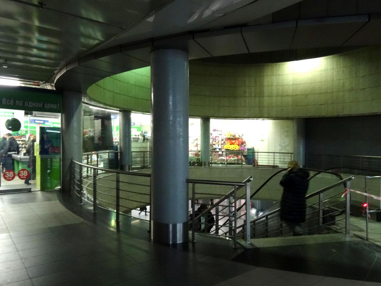 Станция метро Ладожская вестибюль