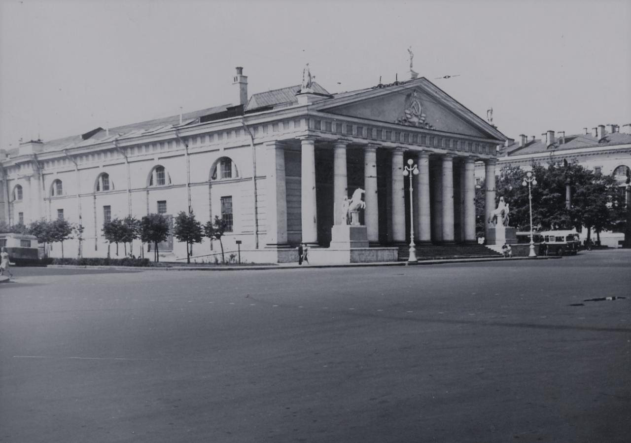 манеж в москве старые