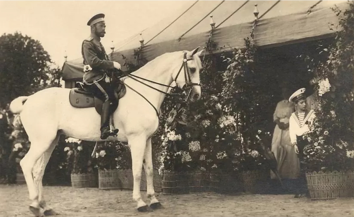 Великий князь Михаил Александрович на коне